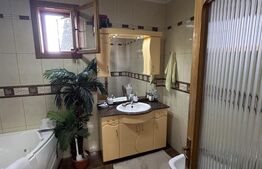 Casă spațioasă, 11 camere, 600 mp, teren 1450 mp, zona Lidl,