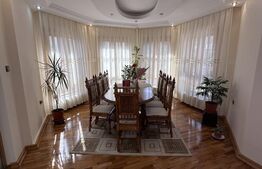 Casă spațioasă, 11 camere, 600 mp, teren 1450 mp, zona Lidl,