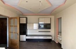 Apartament de 3 camere, 2 bai si balcon inchis, etaj intermediar