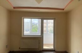 Apartament de 3 camere, 2 bai si balcon inchis, etaj intermediar