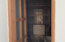 Apartament de 3 camere, 2 bai si balcon inchis, etaj intermediar