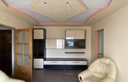 Apartament de 3 camere, 2 bai si balcon inchis, etaj intermediar