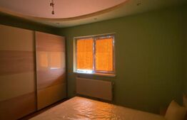 Apartament de 3 camere, 2 bai si balcon inchis, etaj intermediar