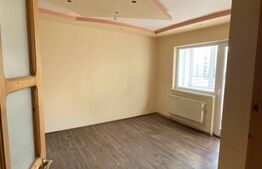 Apartament de 3 camere, 2 bai si balcon inchis, etaj intermediar