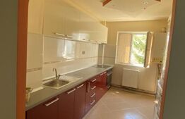 Apartament de 3 camere, 2 bai si balcon inchis, etaj intermediar