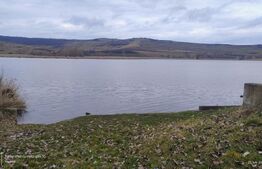 Oportunitate investițională-Proprietate cu lac privat in Geaca