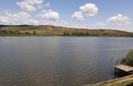 Oportunitate investițională-Proprietate cu lac privat in Geaca