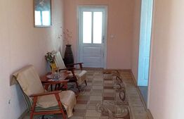 Casă spațioasă cu teren generos, de 3000 mp și priveliște superbă în Cuzdrioara 