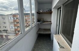 Apartament de 3 camere, decomandat, 66 mp, 2 balcoane închise – Gherla