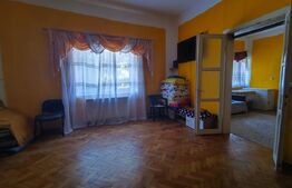 Casa 3 camere, 78 mp, 100 mp teren, zona Centrala