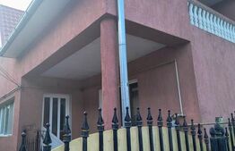 Casa mare de vanzare in centrul localitatii Cuzdrioara