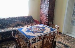 Casa mare de vanzare in centrul localitatii Cuzdrioara