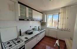 Apartament de vanzare, cu 2 camere 56 mp+balcon. zona Bălcescu