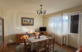 Apartament cu 3 camere, zona Progresul decomandat