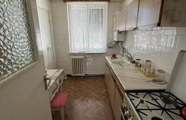 Apartament cu 3 camere, zona Progresul decomandat