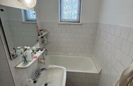 Apartament cu 3 camere, zona Progresul decomandat