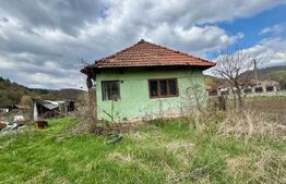 Casa de vanzare, cu 2 camere, 60 mp, zona Cărmăzănești