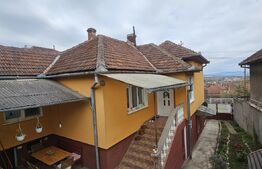 CASĂ CU VEDERE CĂTRE CASTELUL CORVINILOR – EXCLUSIVITATE BLITZ – COMISION 0%