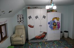 Casa de vanzare, cu 5 camere, 232 mp, în zona Tâmpa