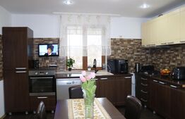 Casa de vanzare, cu 5 camere, 232 mp, în zona Tâmpa