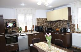 Casa de vanzare, cu 5 camere, 232 mp, în zona Tâmpa