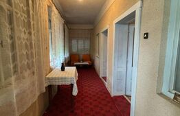 Casa de vanzare, cu 2 camere, 120 mp + teren de 1207 mp, zona Cărăstău