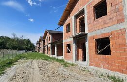 Oportunitate URIAȘĂ pentru dezvoltatori/constructori–Ansamblu 4 case în Simeria