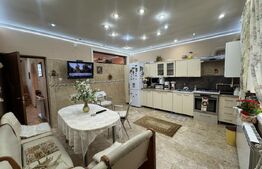 Vila de vanzare, cu 9 camere, 360 mp, zona Orăștie