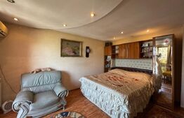 Vila de vanzare, cu 9 camere, 360 mp, zona Orăștie