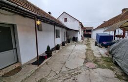 Casă de vanzare, cu două unități locative, 5 camere, 158 mp, zona Geoagiu