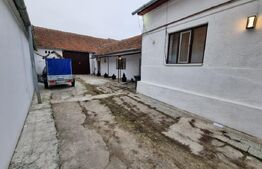 Casă de vanzare, cu două unități locative, 5 camere, 158 mp, zona Geoagiu