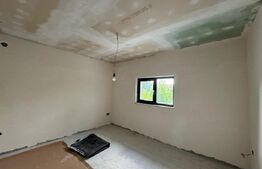 Jumatate de duplex cu 4 camere, 130 mp, in Deva