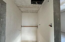 Jumatate de duplex cu 4 camere, 130 mp, in Deva