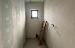 Jumatate de duplex cu 4 camere, 130 mp, in Deva