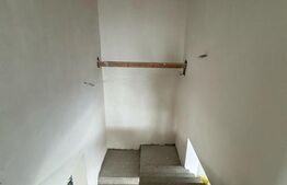 Jumatate de duplex cu 4 camere, 130 mp, in Deva