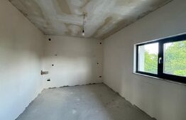 Jumatate de duplex cu 4 camere, 130 mp, in Deva