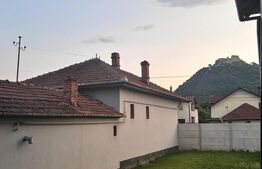 Jumatate de duplex cu 4 camere, 130 mp, in Deva