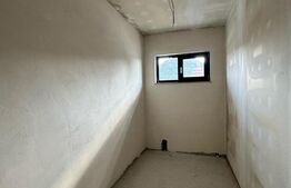 Jumatate de duplex cu 4 camere, 130 mp, in Deva