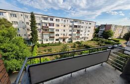  Apartament renovat cu terasă și priveliște superbă – o oază de liniște 