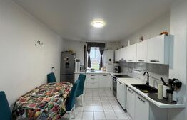 Apartament de vânzare, cu 2 camere, 57 mp, decomandat, zona Balcescu 