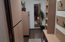 Apartament 2 camere, central, parter – mobilat și utilat – cu balcon generos!
