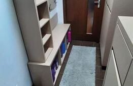 Apartament 2 camere, central, parter – mobilat și utilat – cu balcon generos!