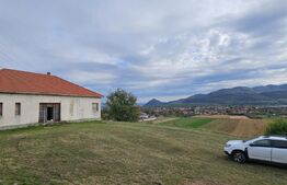 Vila la roșu, 240 mp, teren 93.000 mp - Șoimuș