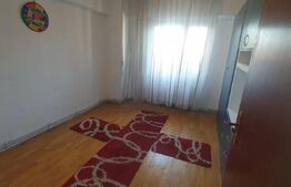 Apartament cu 4 camere, decomandat, zona Decebal 