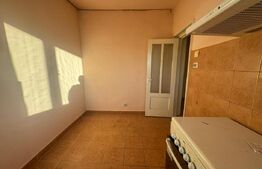 Apartament cu 3 camere Semidecomandat in Orastie.