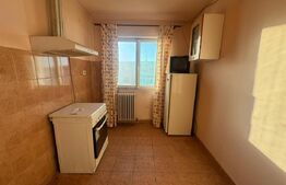 Apartament cu 3 camere Semidecomandat in Orastie.