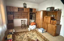 Casa de vanzare, cu 3 camere, doua bucatarii+teren in Simeria