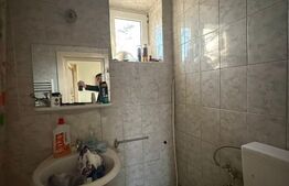 Casa de vanzare, cu 3 camere, doua bucatarii+teren in Simeria