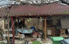 Casa de vanzare, cu 3 camere, doua bucatarii+teren in Simeria