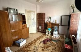 Casa de vanzare, cu 3 camere, doua bucatarii+teren in Simeria